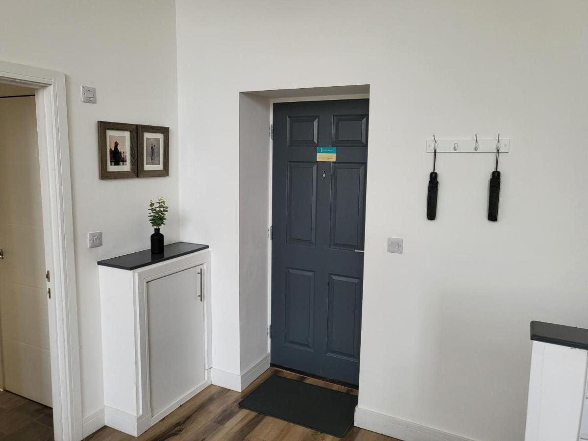 Burkhardt Hall- Parking Included- Sleeps 4 Apartment Swindon Exterior photo